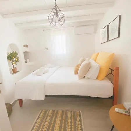 Naira Family Mykonos 펜션 Plintri